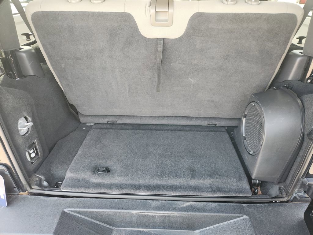 Used 2009 Jeep Wrangler Sahara w/ Dual Top Group image 30