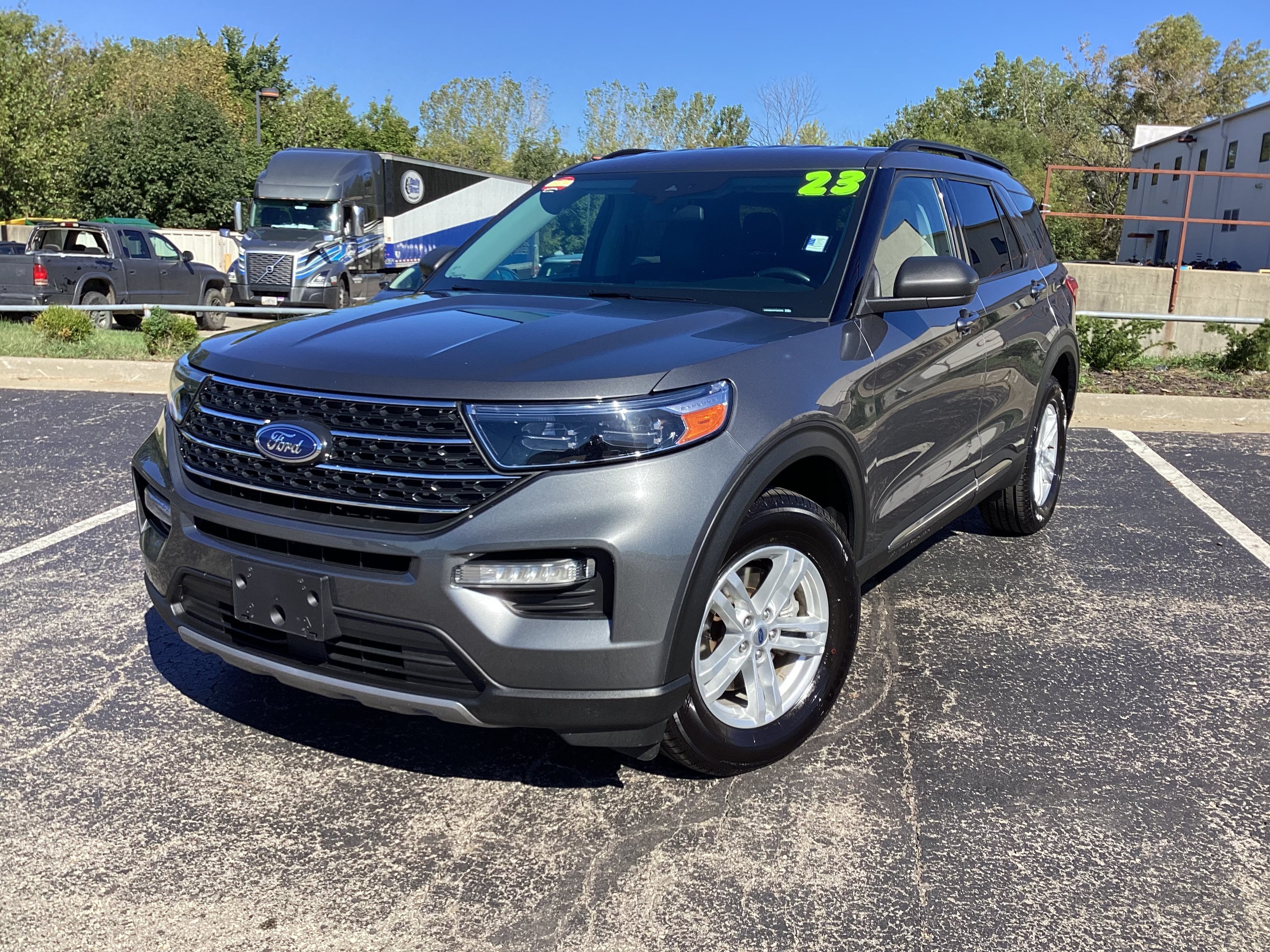 Used 2023 Ford Explorer XLT w/ Equipment Group 202A AWD/4WD image 29