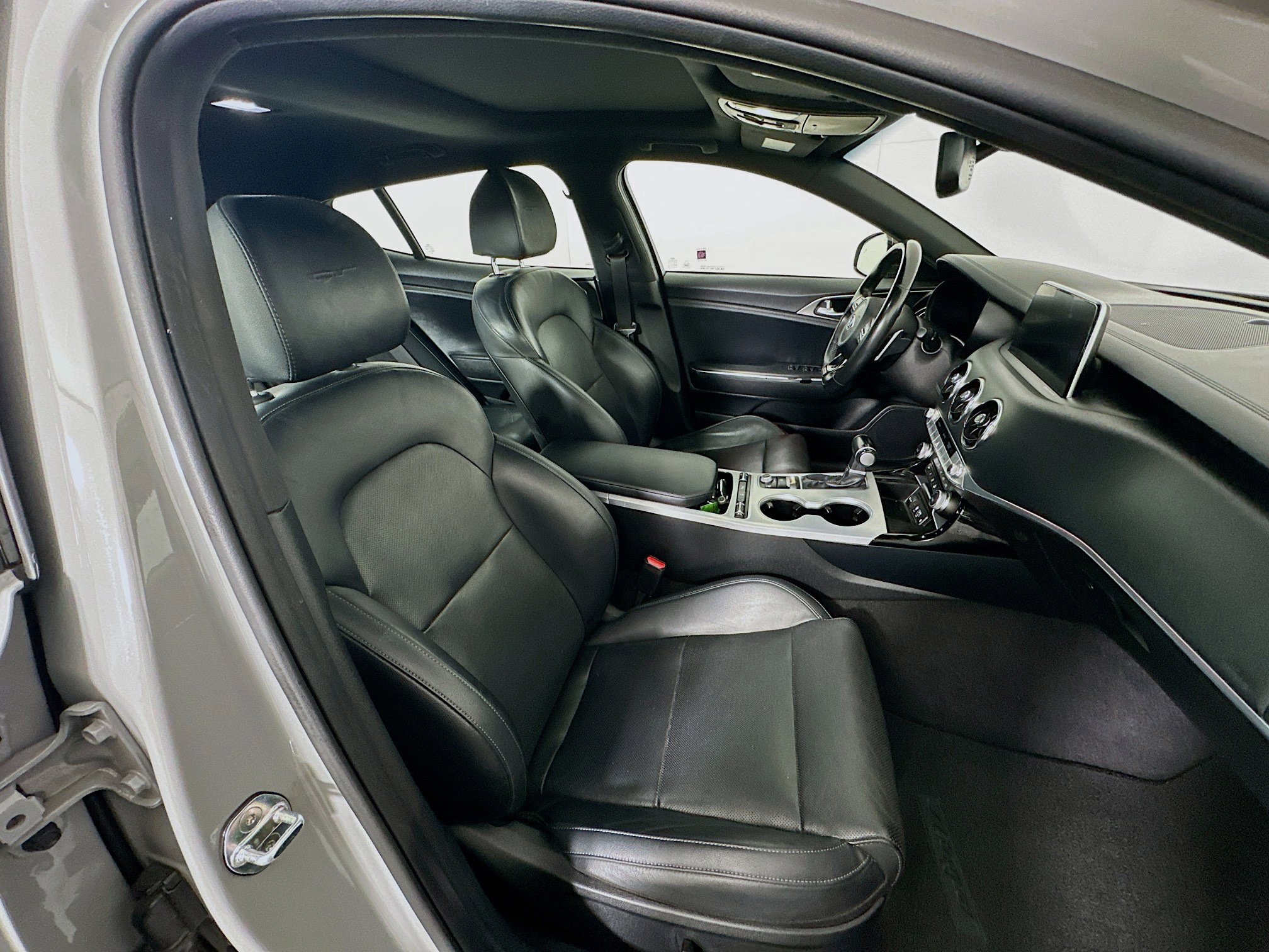 Used 2020 Kia Stinger GT1 image 32