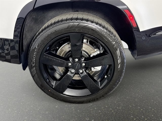 New 2026 Land Rover Defender 130 X-Dynamic SE image 33