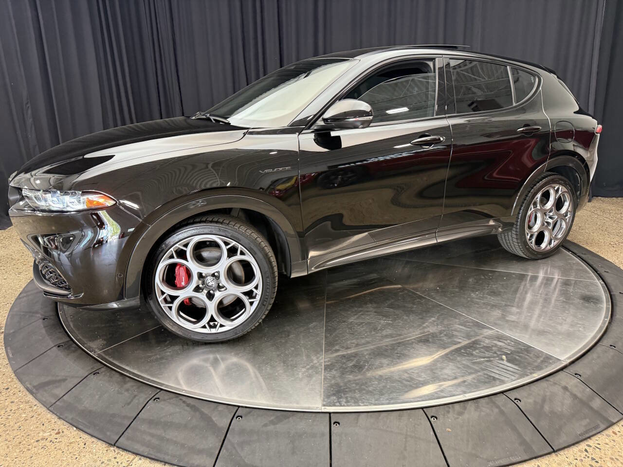 Used 2024 Alfa Romeo Tonale Veloce w/ Active Assist Package AWD/4WD image 3