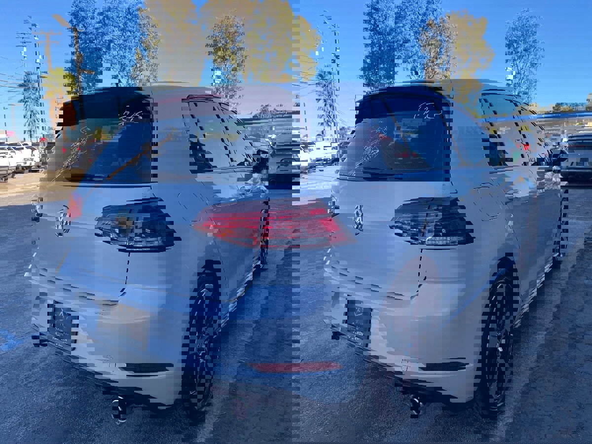 Used 2018 Volkswagen GTI SE image 5