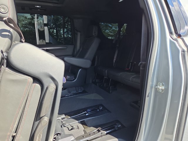 Certified 2025 Chevrolet Suburban RST w/ RST Capability Package AWD/4WD image 28
