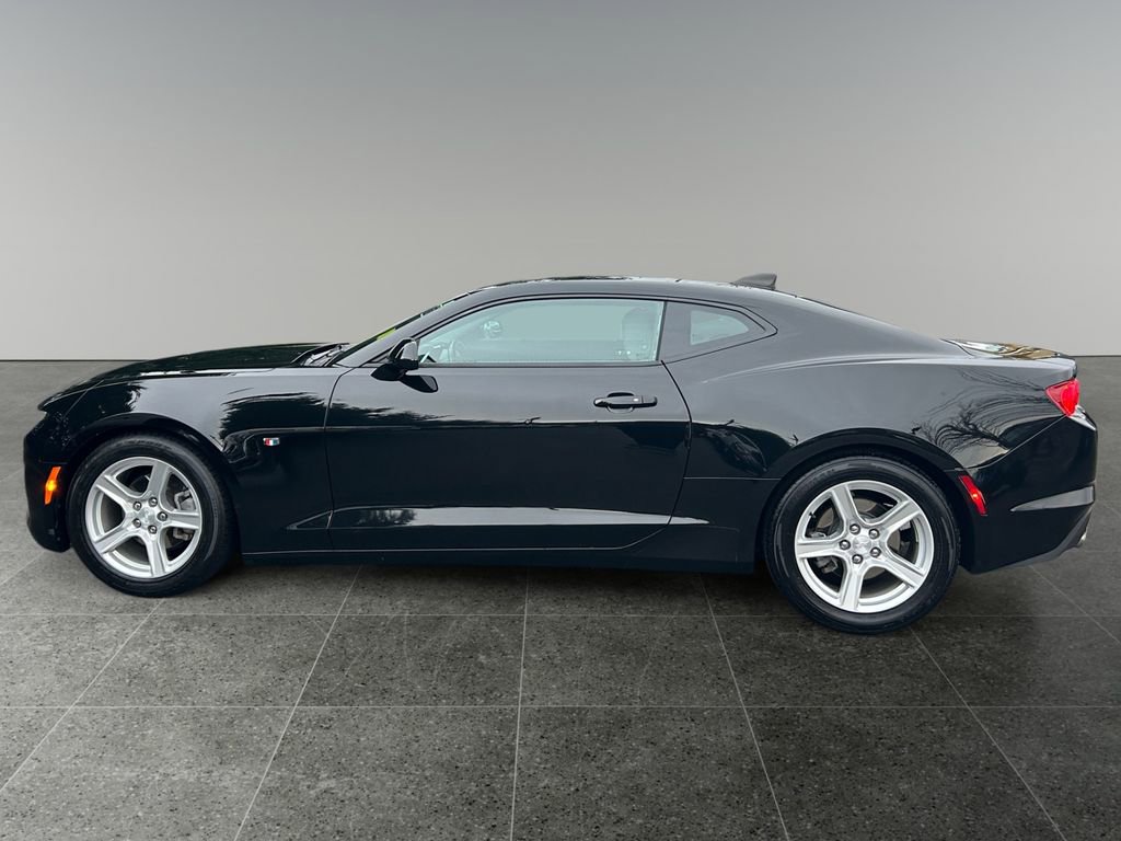 Used 2022 Chevrolet Camaro LT RWD image 4