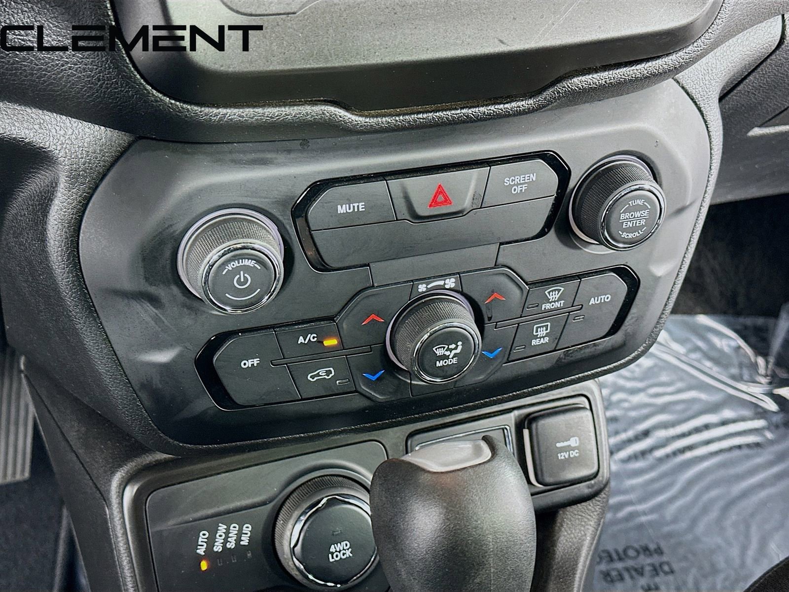 Used 2020 Jeep Renegade Latitude w/ Cold Weather Group AWD/4WD image 22