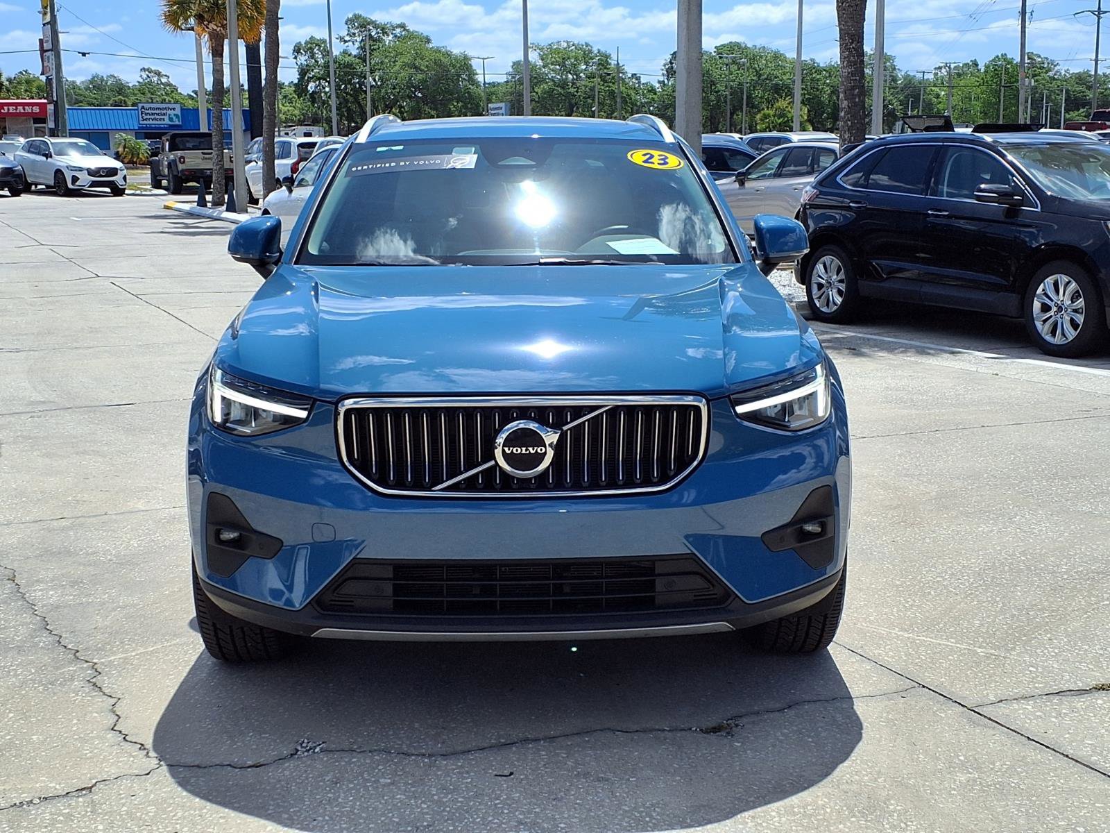 Certified 2023 Volvo XC40 B5 Plus AWD/4WD image 2