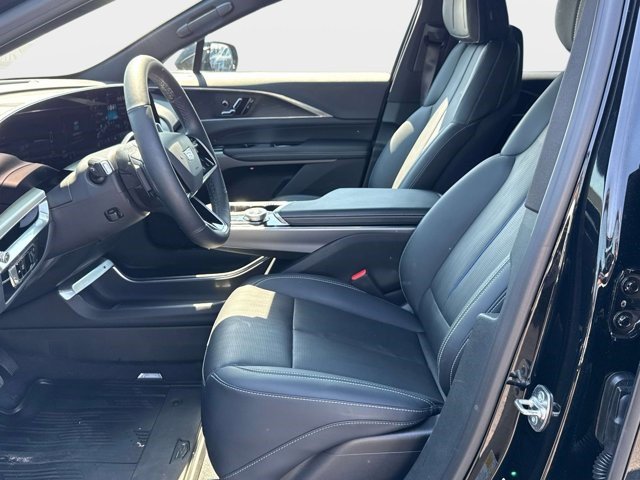 Certified 2024 Cadillac Lyriq Luxury AWD/4WD image 28