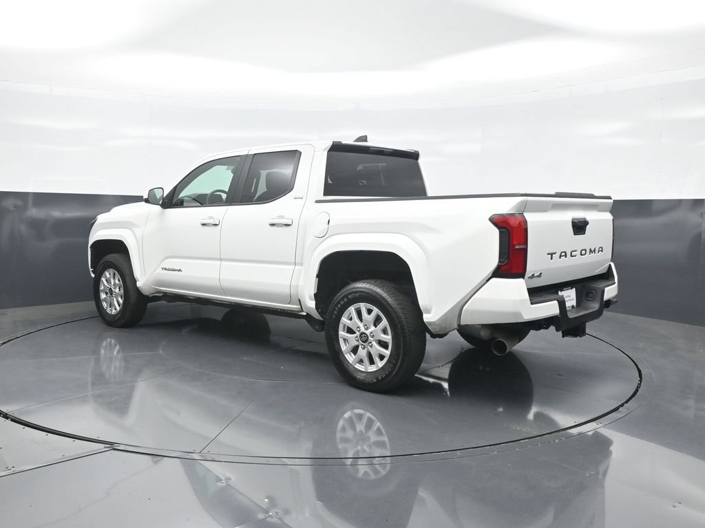 Used 2025 Toyota Tacoma SR5 AWD/4WD image 5