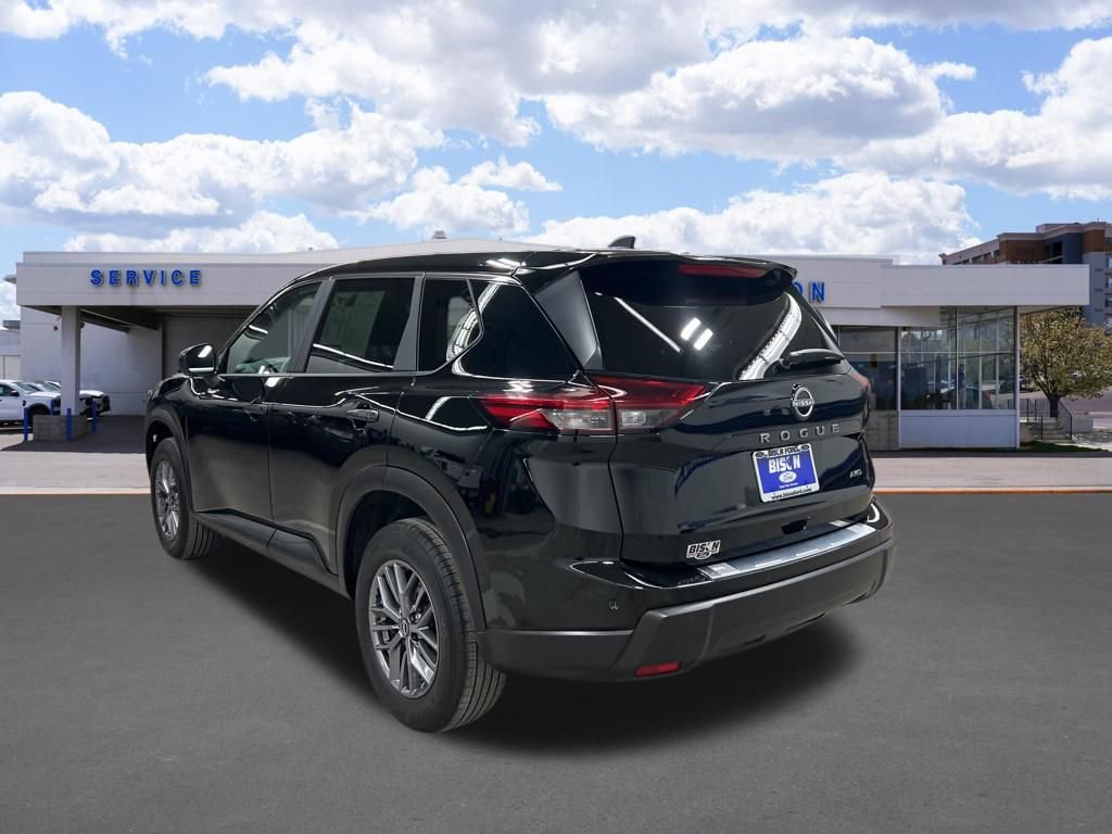 Used 2024 Nissan Rogue S image 5