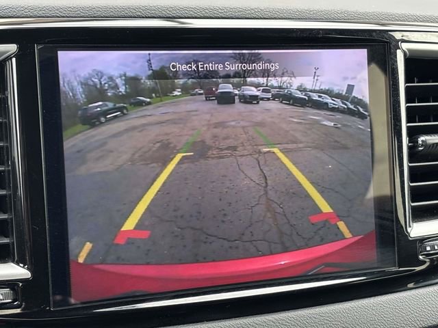 Used 2025 Chrysler Pacifica Select image 15