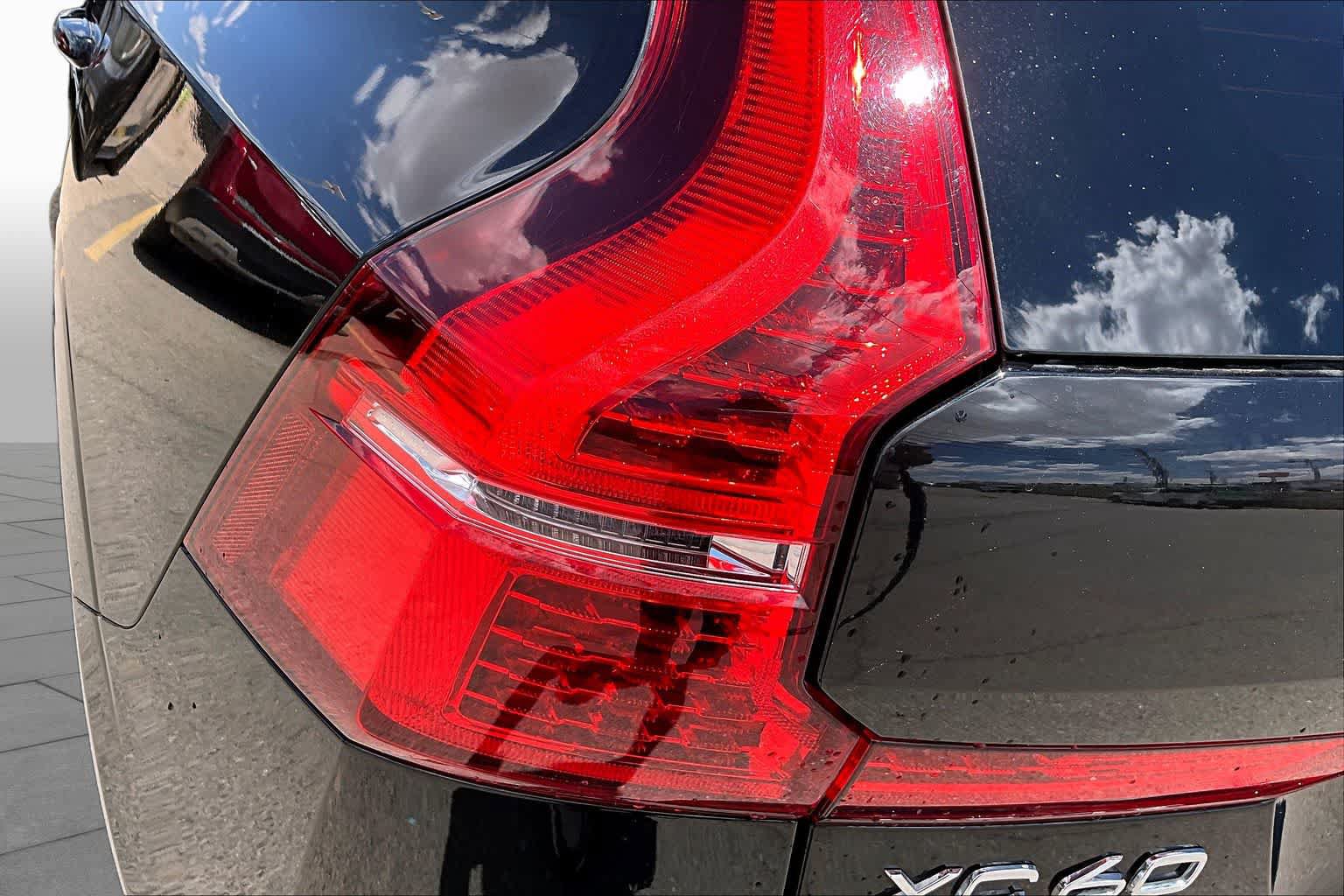 Used 2024 Volvo XC60 B5 Core AWD/4WD image 29