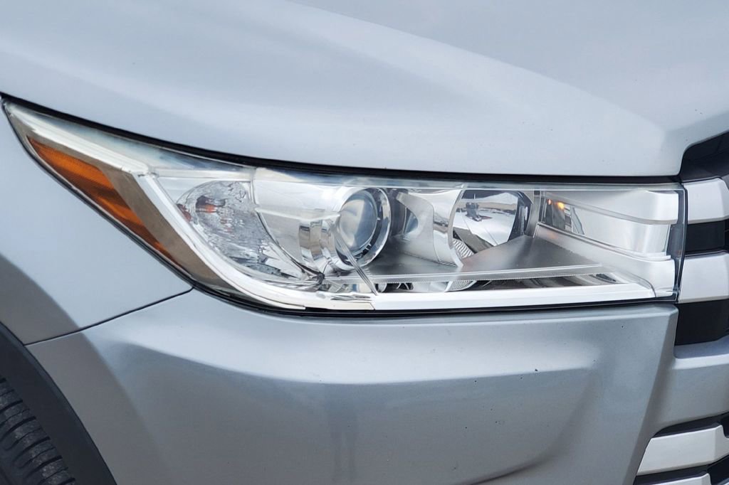 Used 2017 Toyota Highlander LE AWD/4WD image 27
