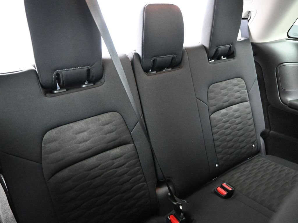 Used 2025 Nissan Pathfinder SV image 28