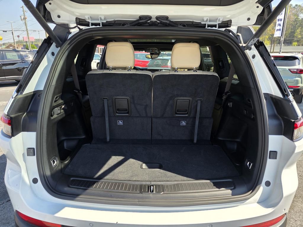 Used 2024 Jeep Grand Cherokee L Limited image 10