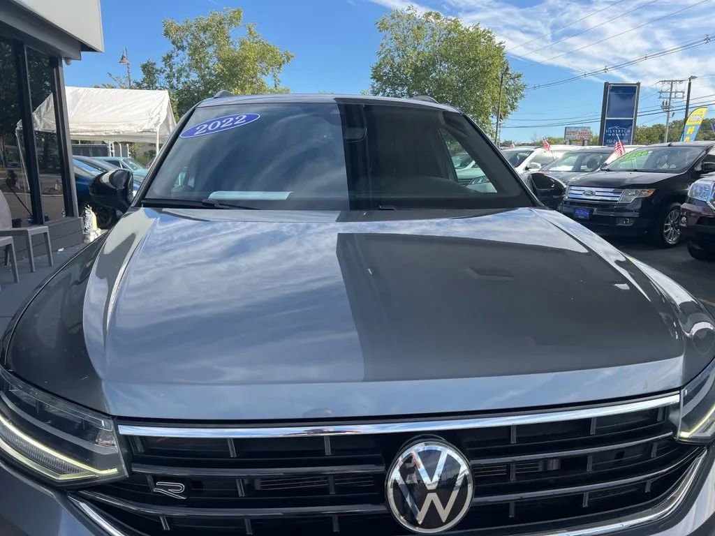 Used 2022 Volkswagen Tiguan SE R-Line image 20
