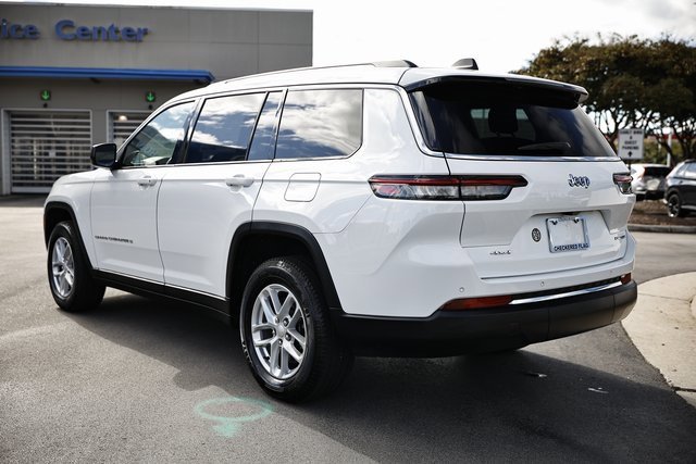 Used 2023 Jeep Grand Cherokee L Laredo image 7