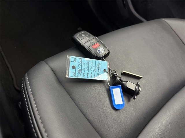 Used 2022 Toyota Venza XLE image 23
