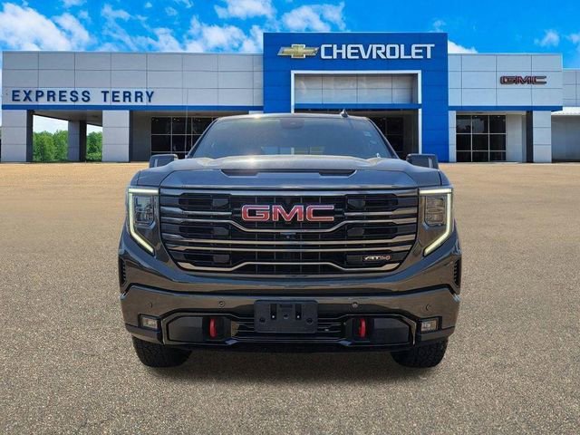 Used 2023 GMC Sierra 1500 AT4 w/ Technology Package image 2
