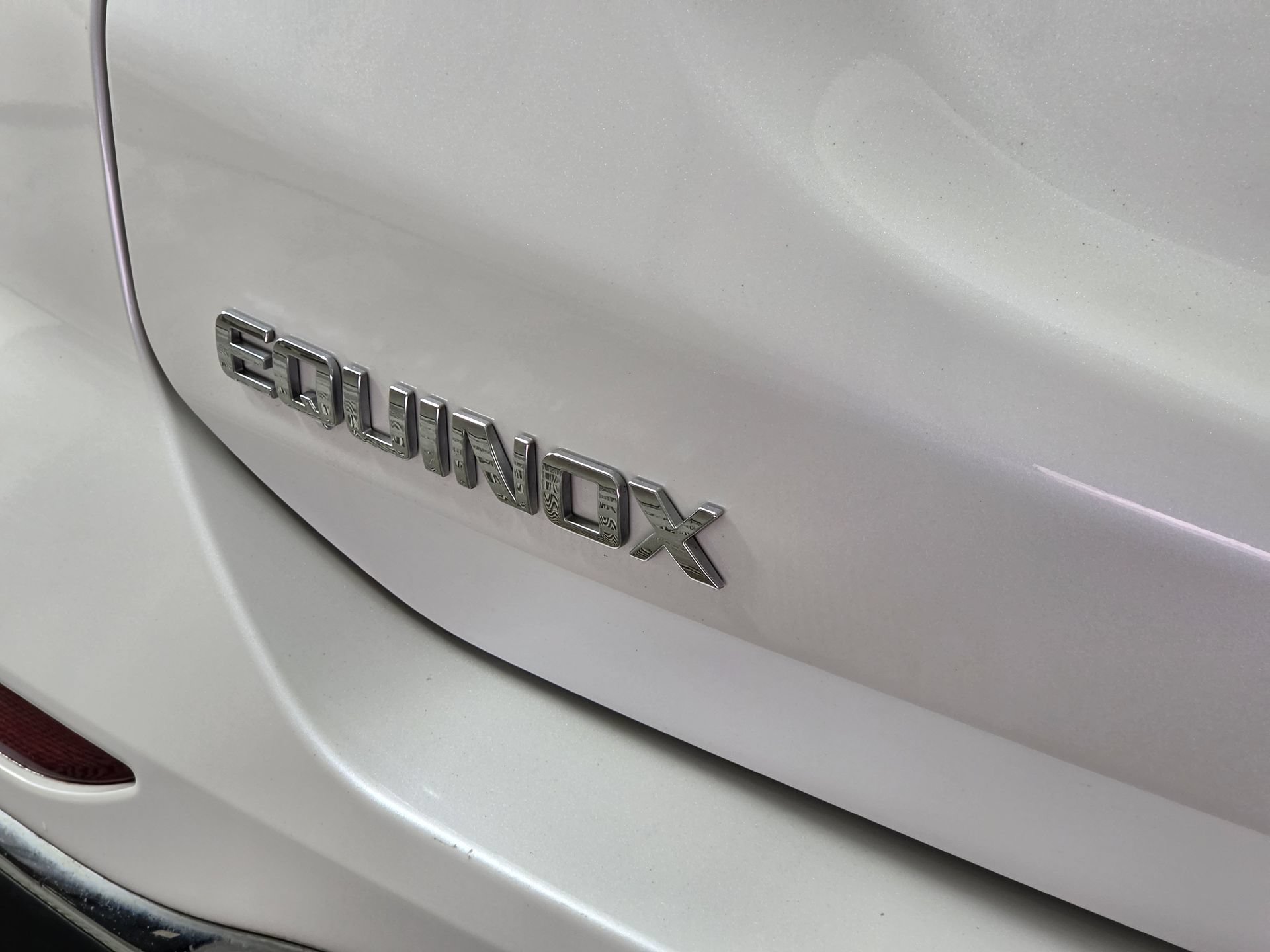 Used 2018 Chevrolet Equinox Premier FWD image 12
