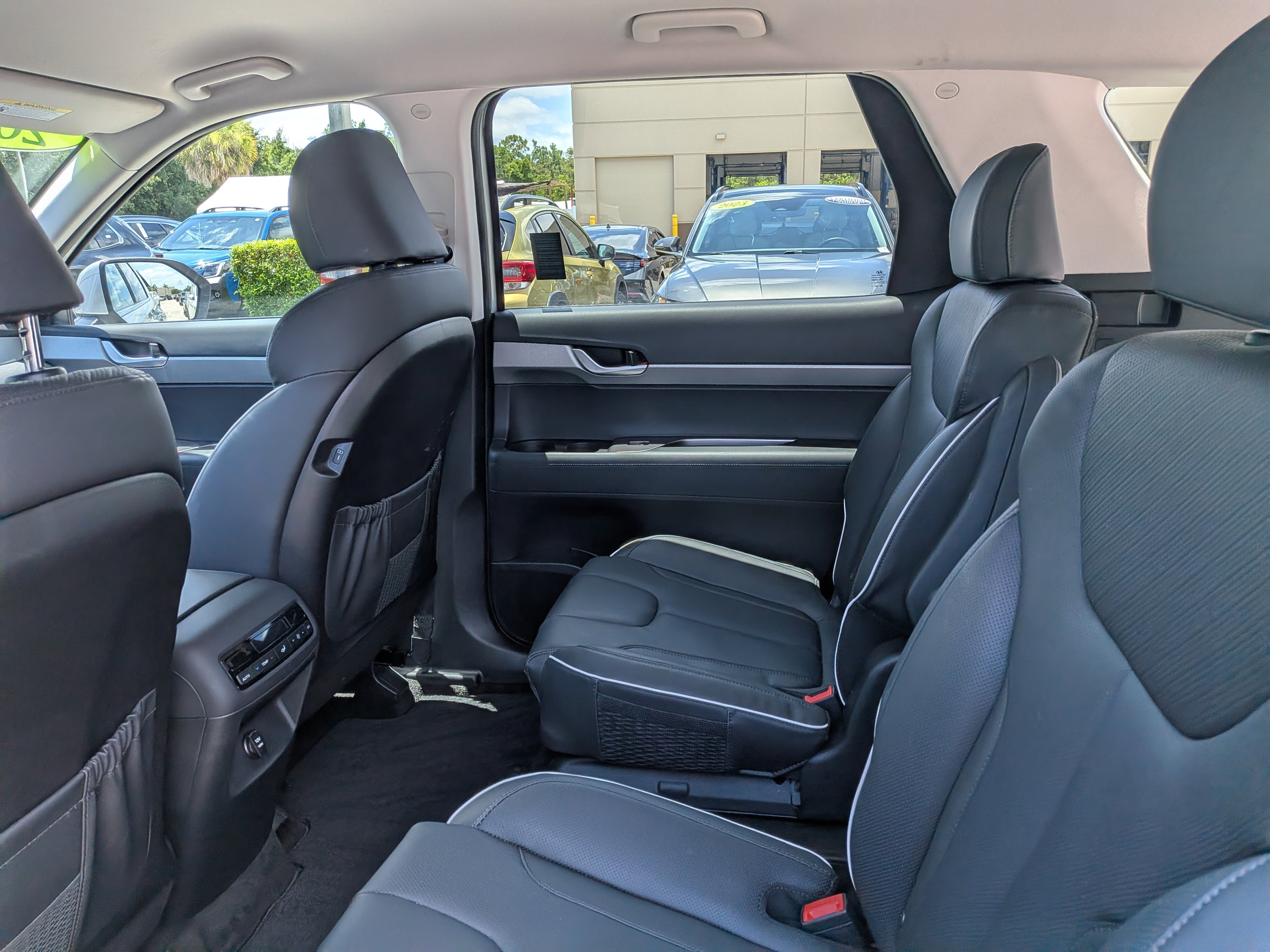 Used 2023 Hyundai Palisade SEL FWD image 15