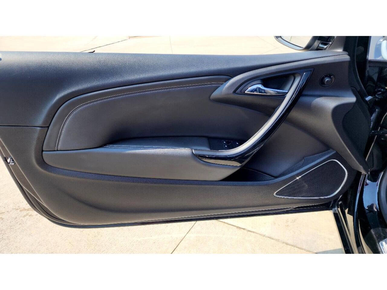 Used 2018 Buick Cascada Premium image 11