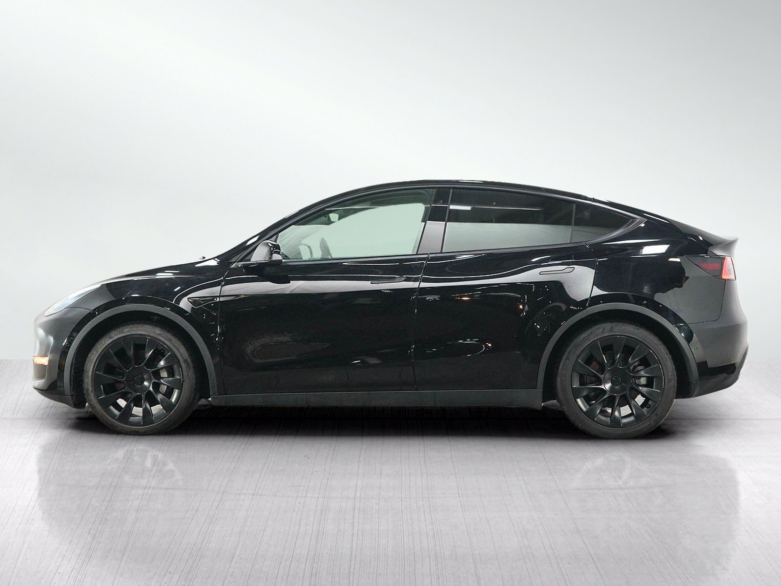 Used 2022 Tesla Model Y Long Range AWD/4WD image 2