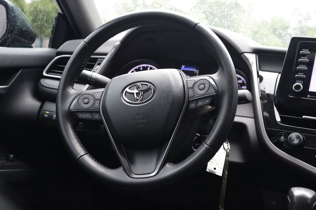 Used 2023 Toyota Camry SE FWD image 6