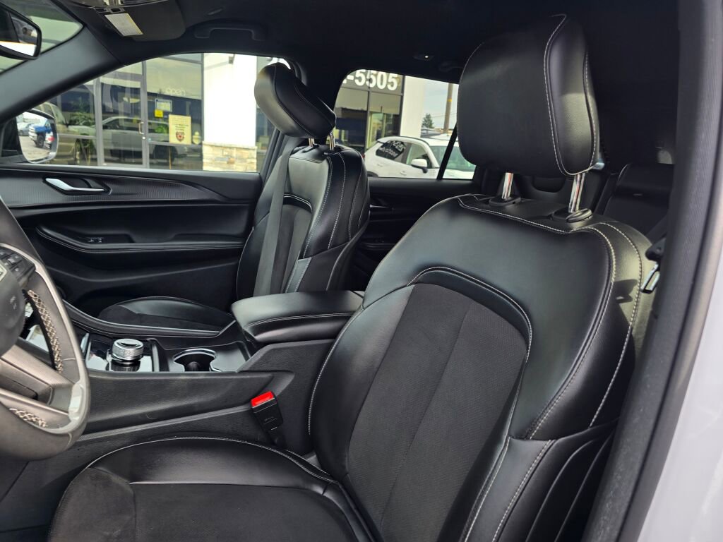 Used 2023 Jeep Grand Cherokee Altitude image 25