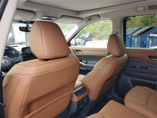 New 2025 Nissan Pathfinder Platinum image 24