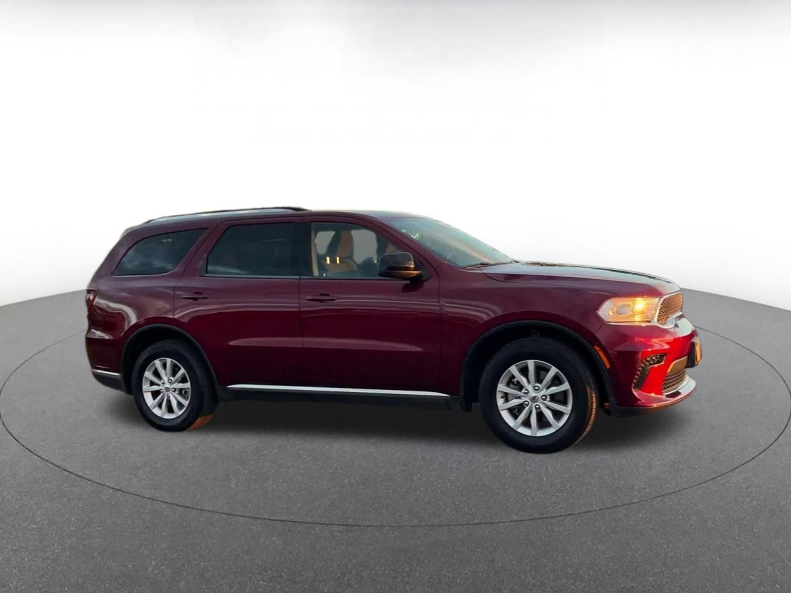 Used 2023 Dodge Durango SXT image 2