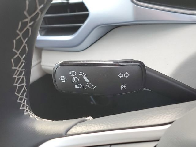 New 2026 Volkswagen Taos SE FWD image 17