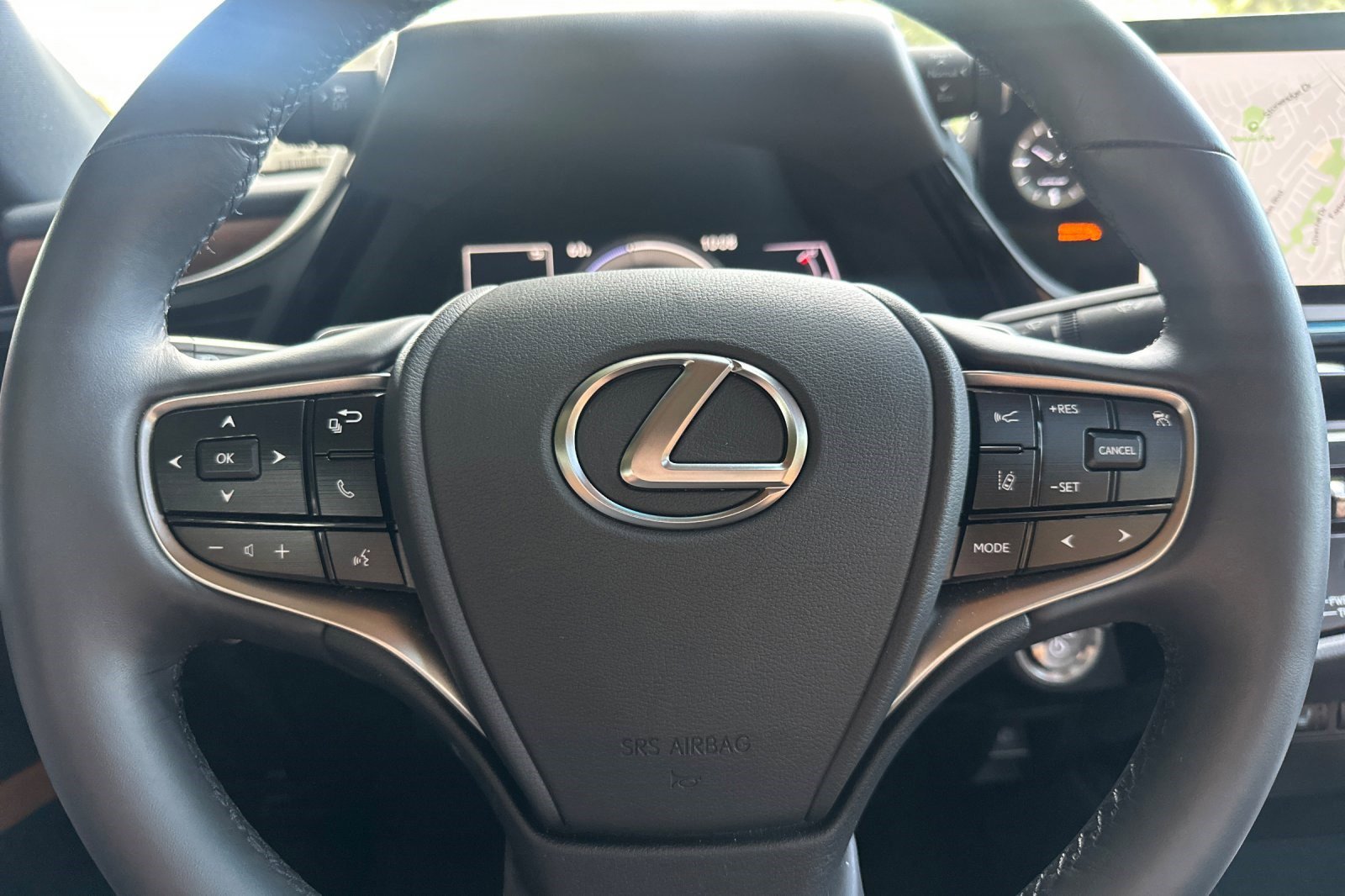 Certified 2025 Lexus ES 300h w/ Premium Package image 29