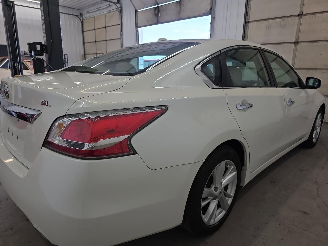 Used 2015 Nissan Altima 2.5 SL w/ Technology Package FWD image 15