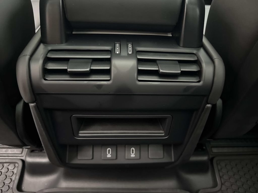 New 2026 Land Rover Defender 110 X-Dynamic SE AWD/4WD image 16