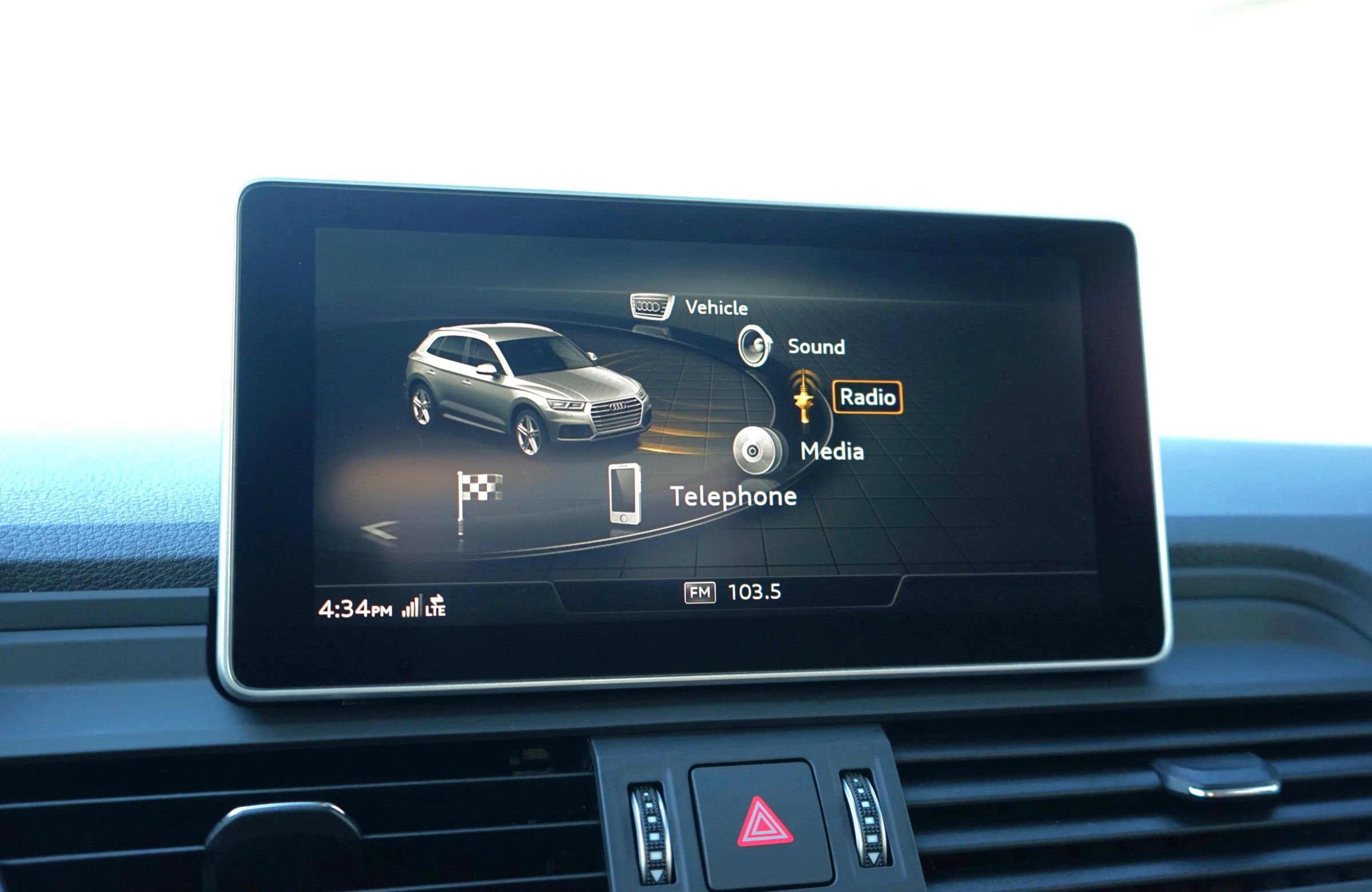 Used 2018 Audi SQ5 Premium Plus w/ S Sport Package image 25