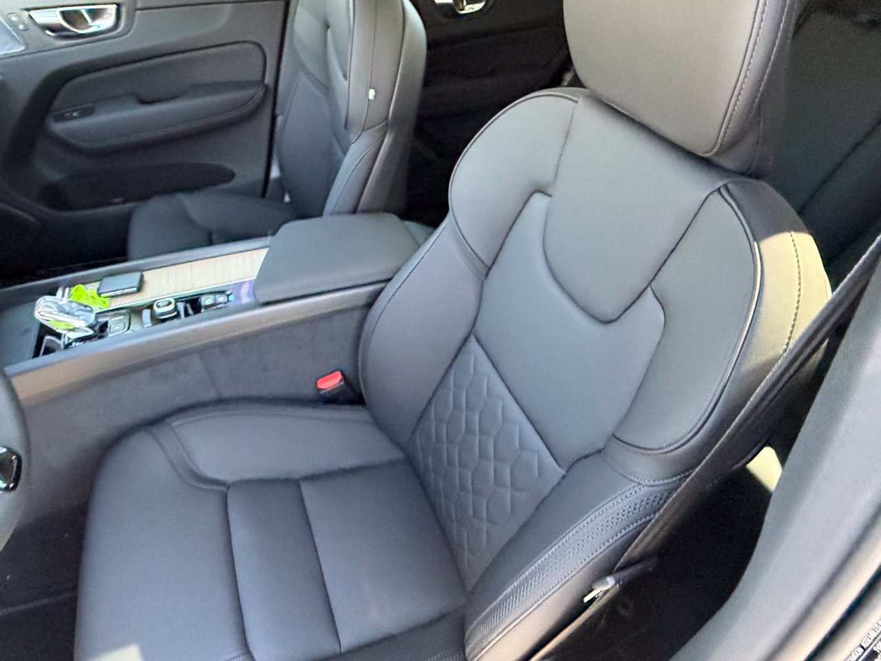 New 2027 Volvo XC60 B5 Plus AWD/4WD image 22