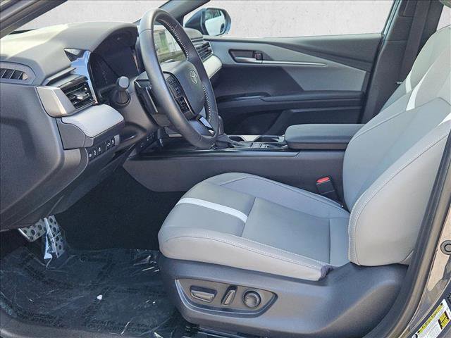 Used 2025 Toyota Camry SE image 16