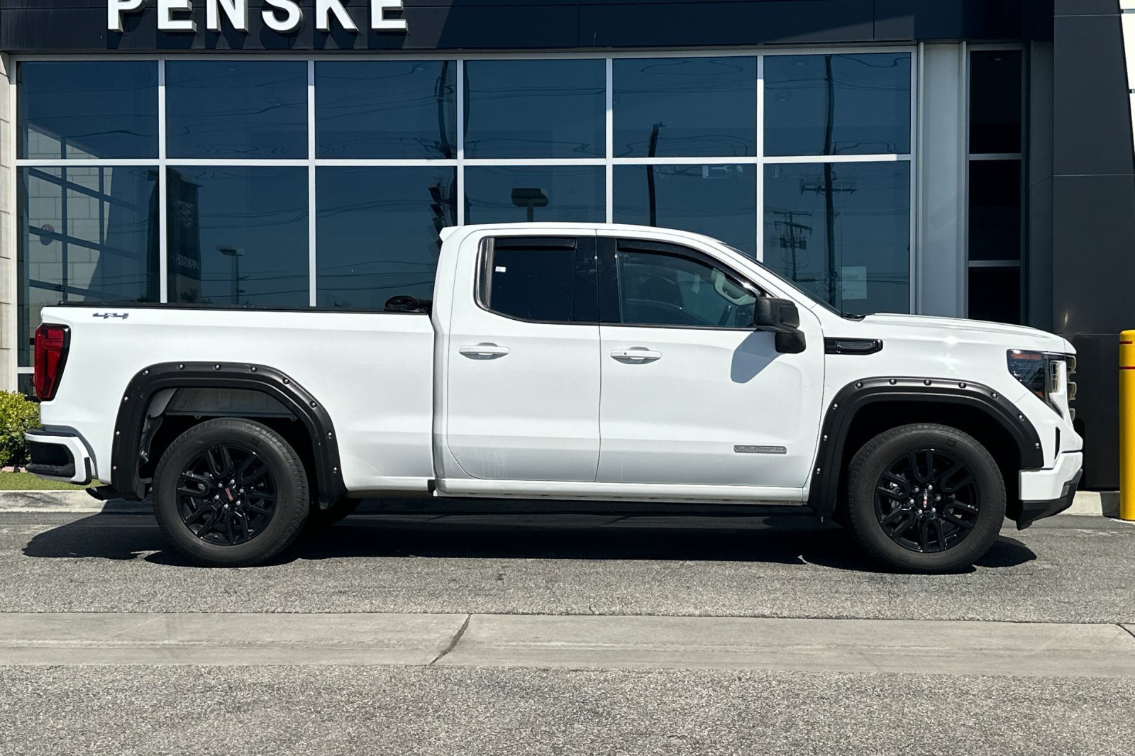 Used 2023 GMC Sierra 1500 Elevation AWD/4WD image 3