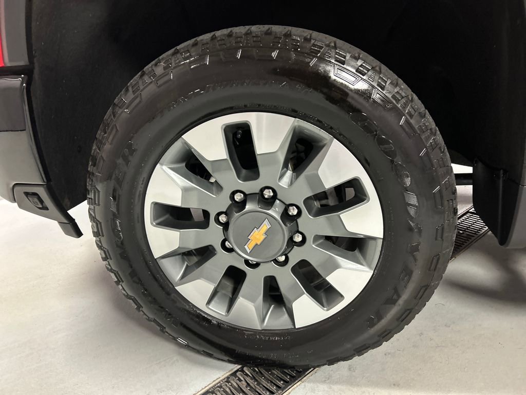 Used 2025 Chevrolet Silverado 2500 Custom w/ Custom Value Package AWD/4WD image 9