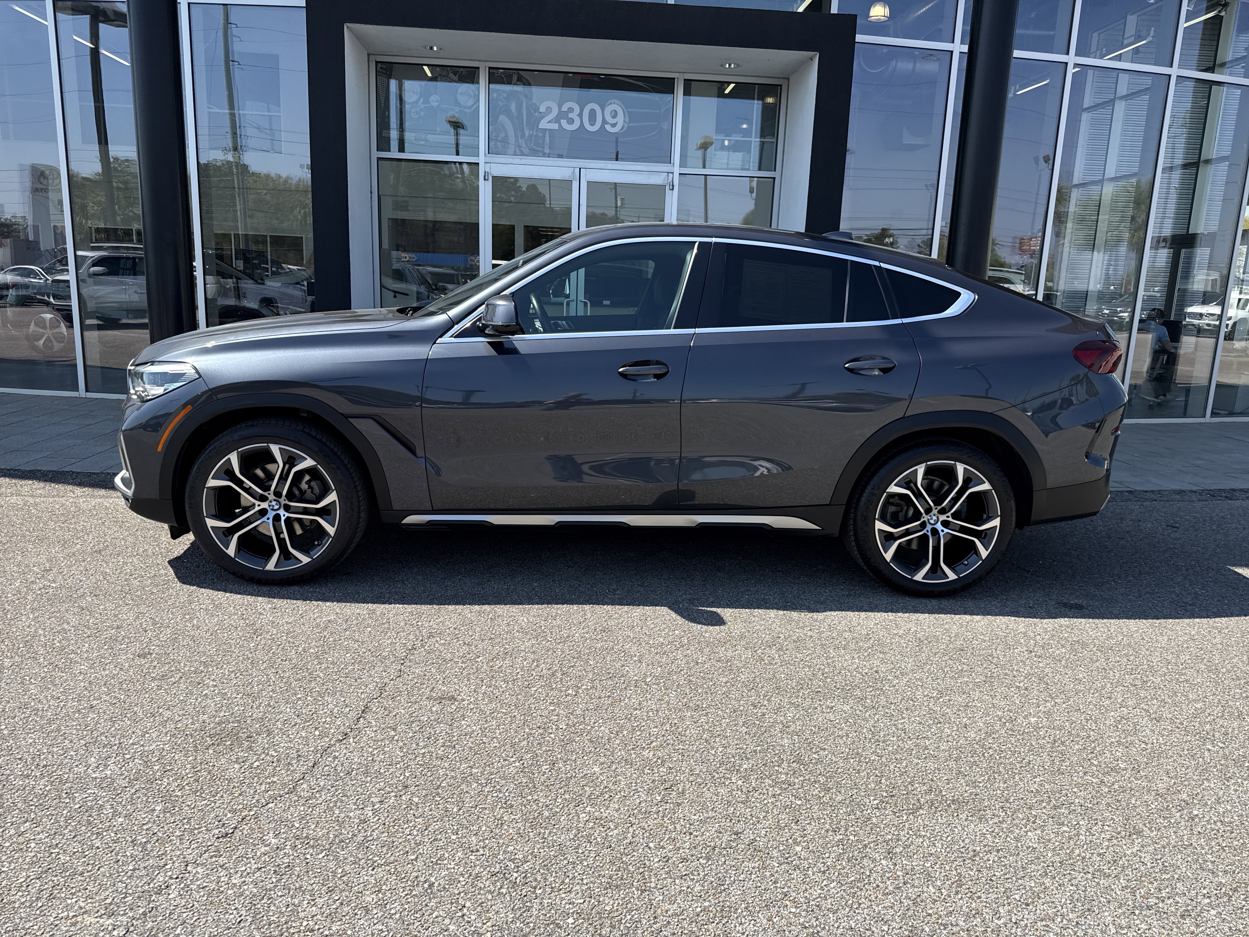 Used 2020 BMW X6 sDrive40i w/ Premium Package image 2
