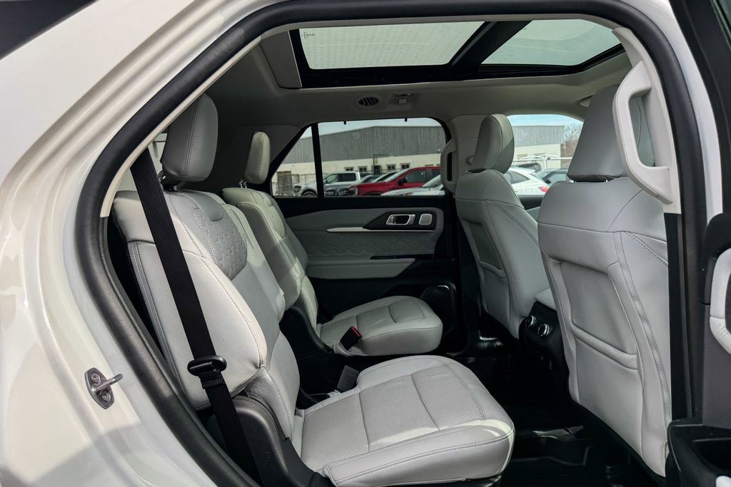 Certified 2025 Ford Explorer Platinum w/ Ultimate Package image 16