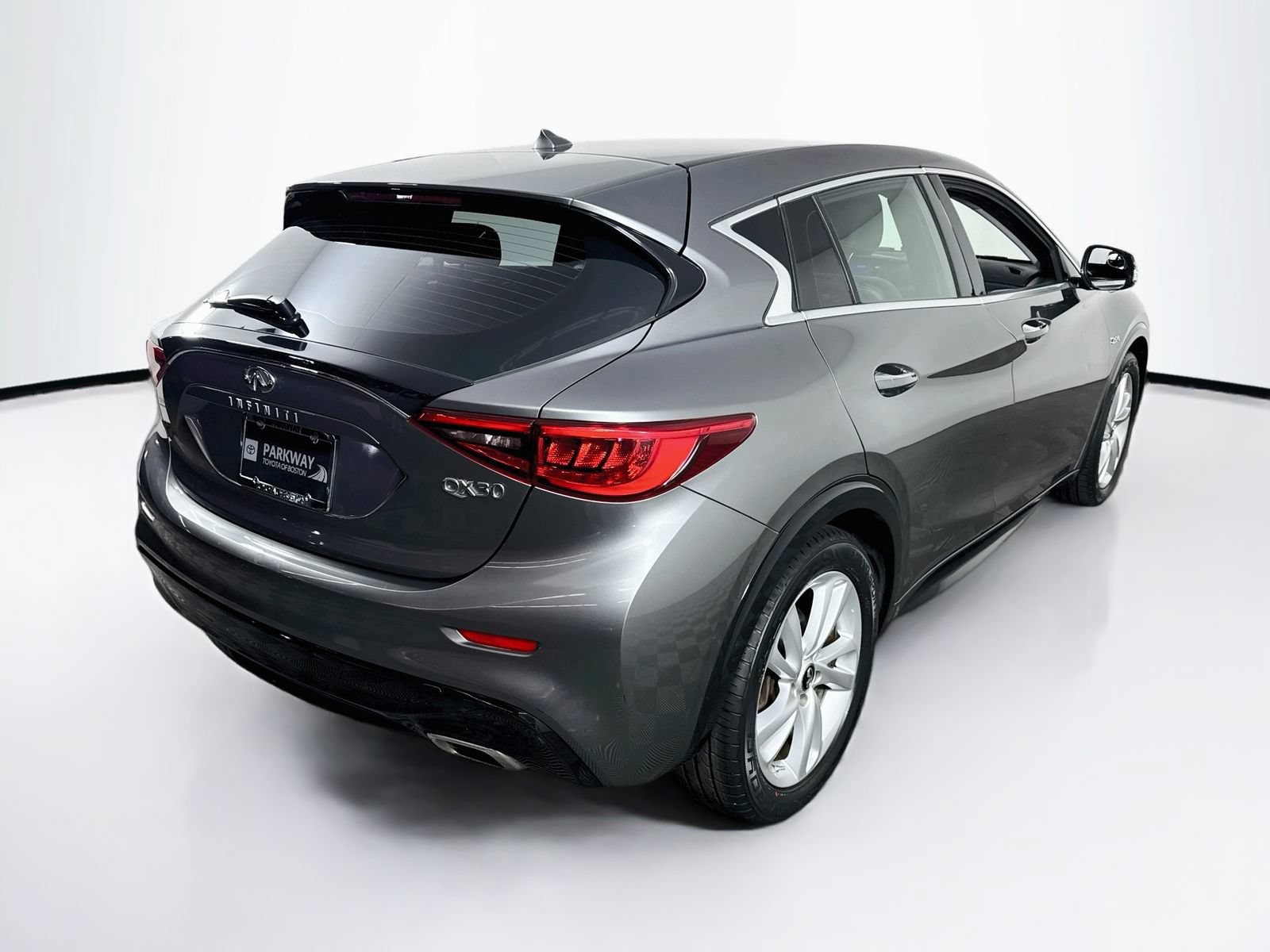 Used 2018 INFINITI QX30 w/ Cargo Package FWD image 7