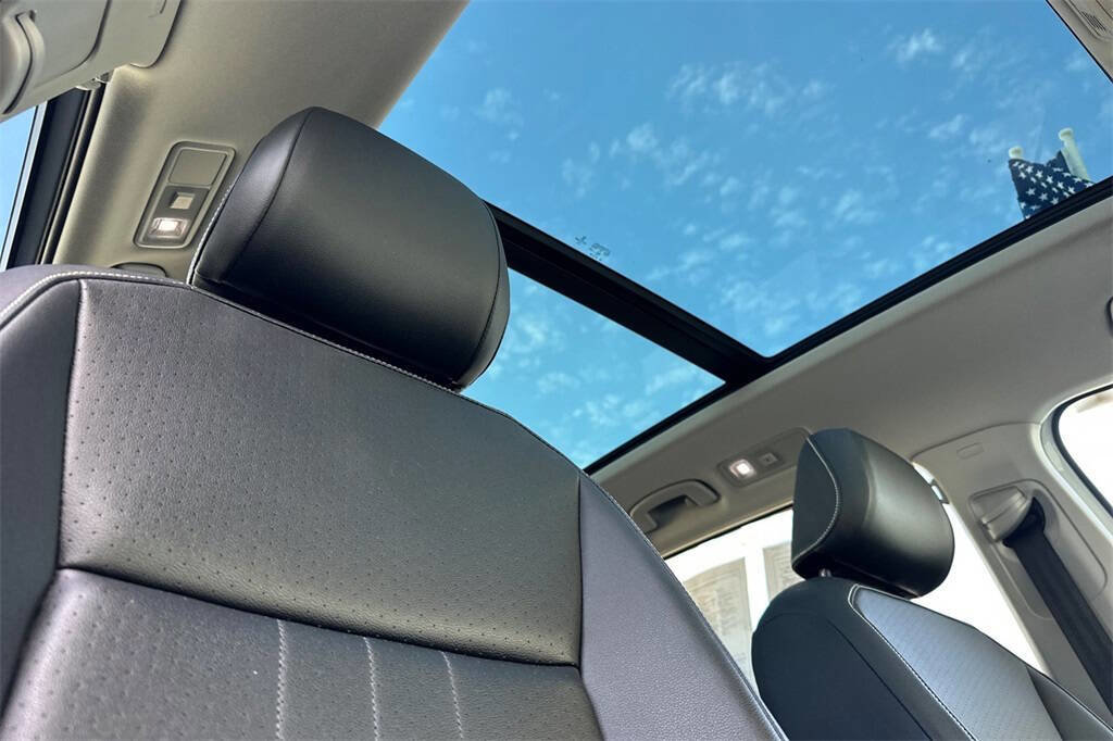 Used 2022 Volkswagen Tiguan SE image 18