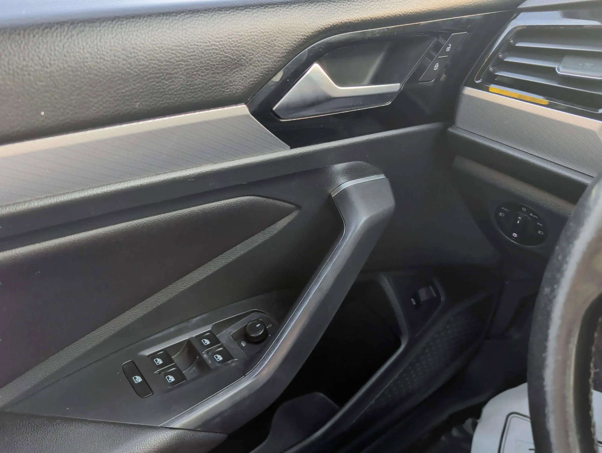 Used 2019 Volkswagen Jetta R-Line FWD image 27