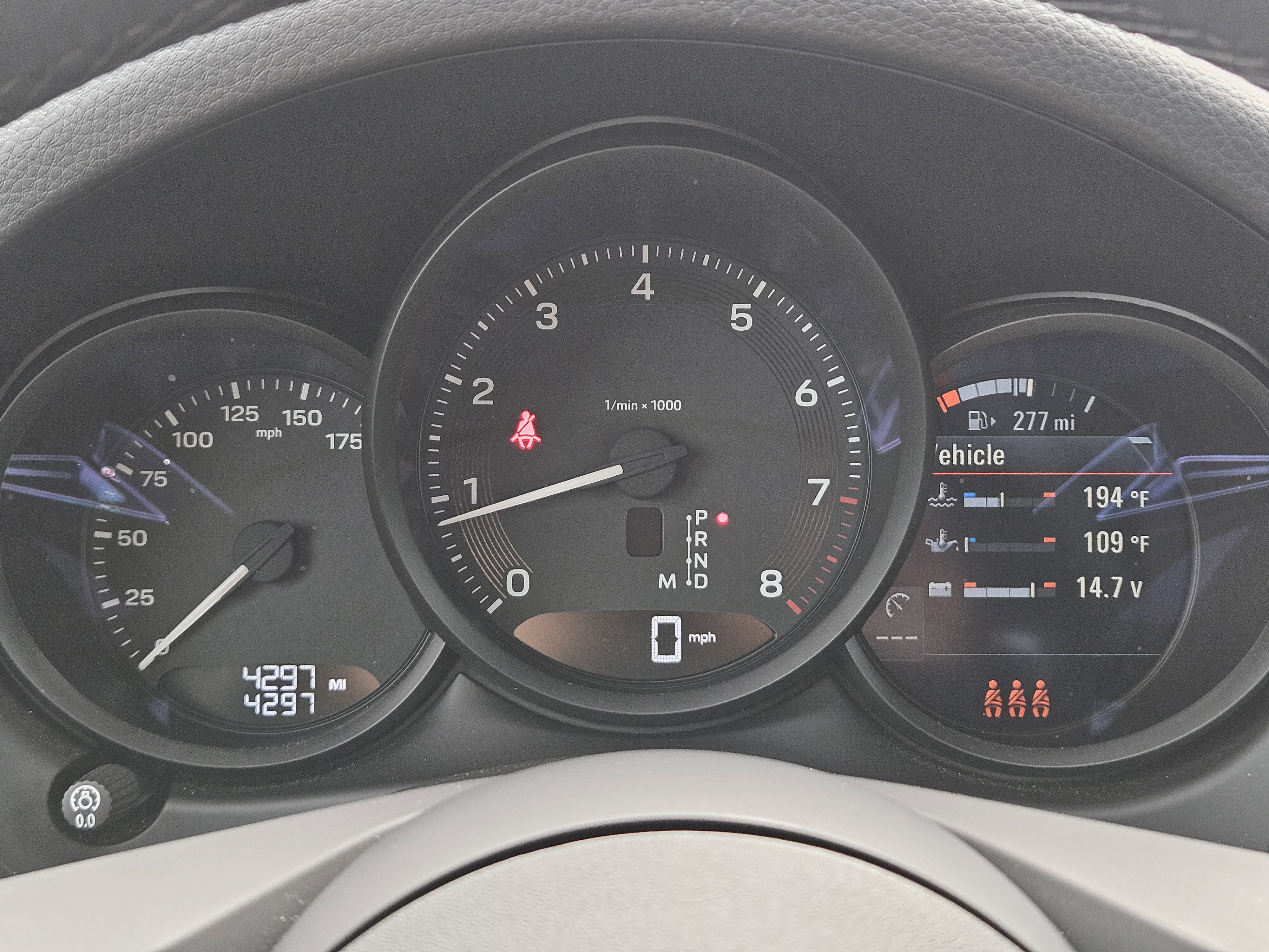 Certified 2025 Porsche Macan image 16