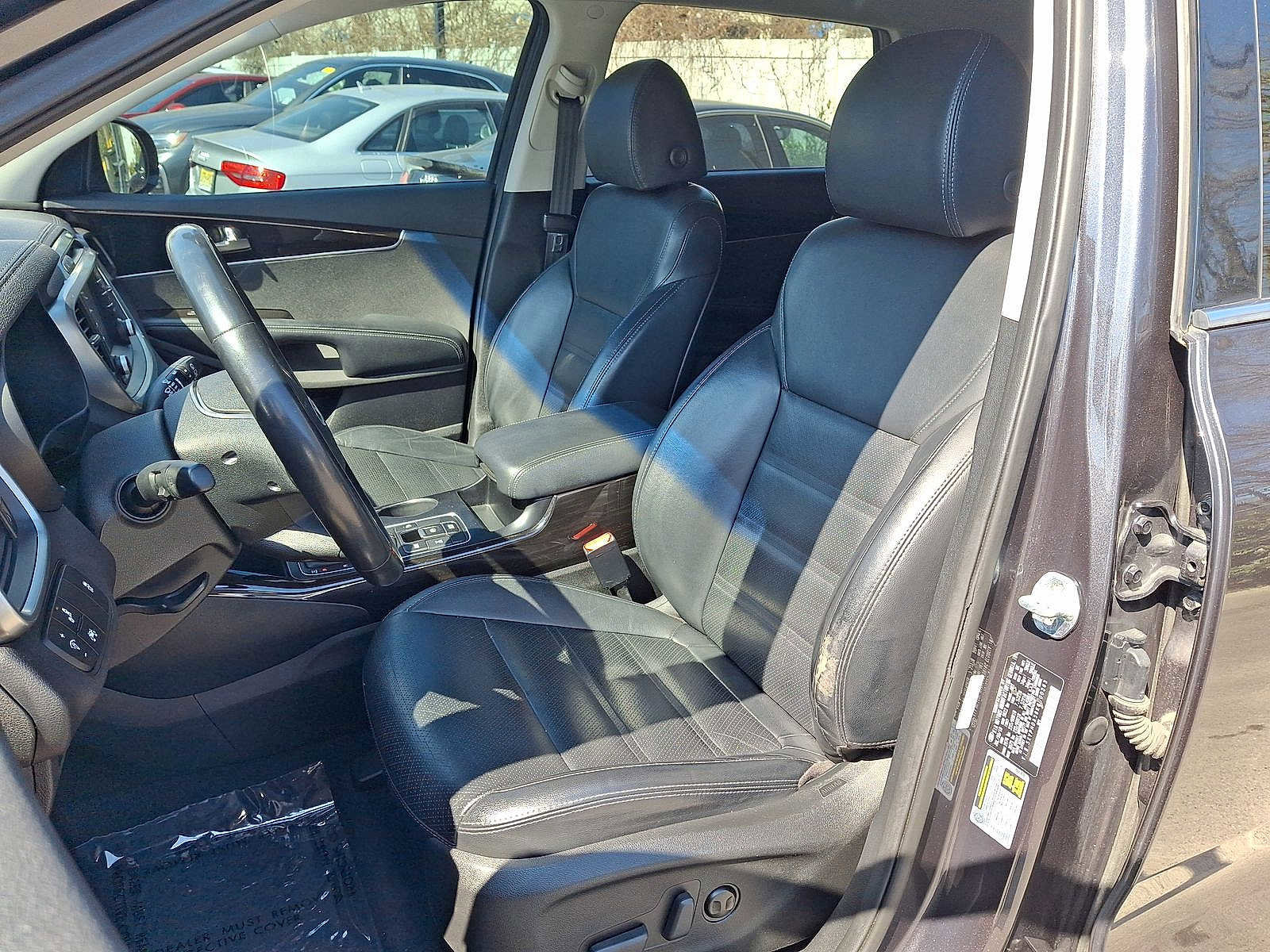 Used 2019 Kia Sorento EX image 11