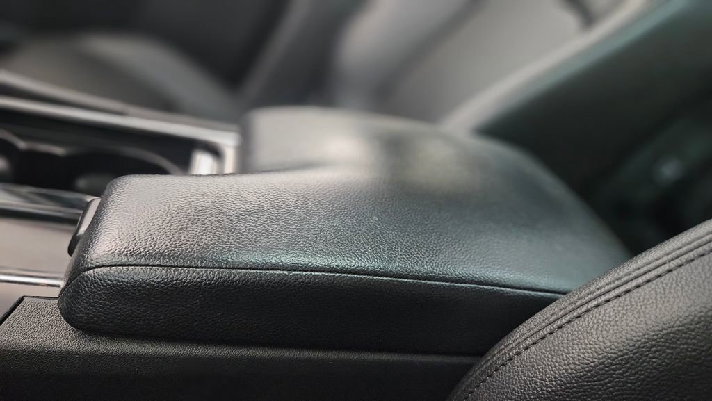 Used 2020 Jaguar F-PACE Premium image 30