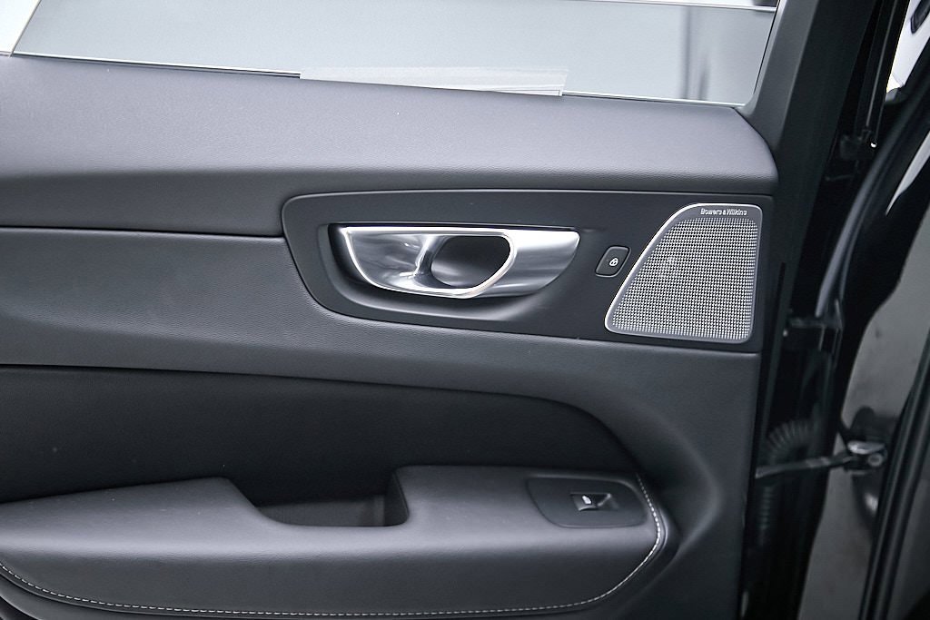 Certified 2023 Volvo XC60 B6 Ultimate w/ Protection Package Premier image 20