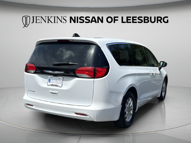 Used 2023 Chrysler Voyager LX FWD image 7