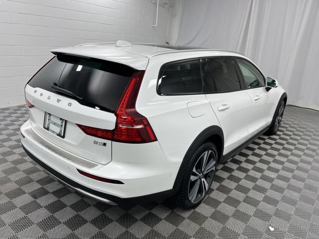 Used 2025 Volvo V60 B5 Cross Country Plus w/ Protection Package Premier AWD/4WD image 5